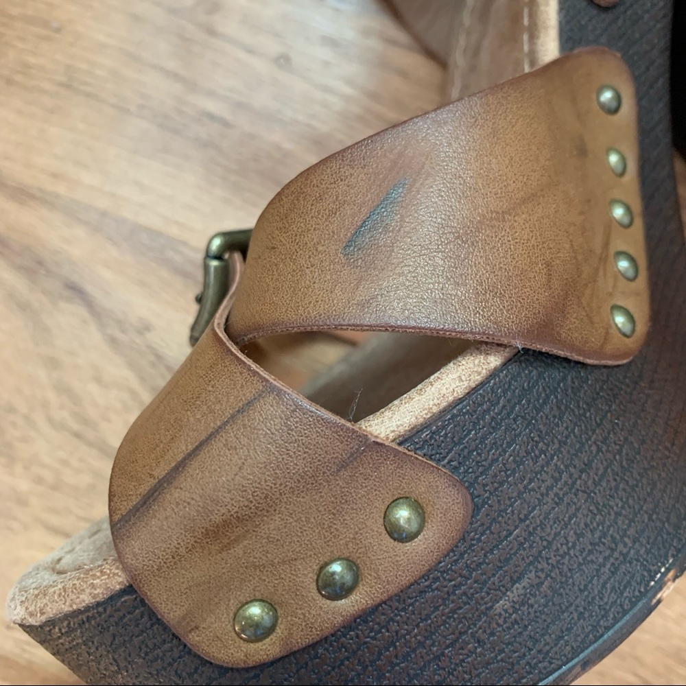 Candies Tan Faux Leather Platforms Sandals - Picture 4 of 10